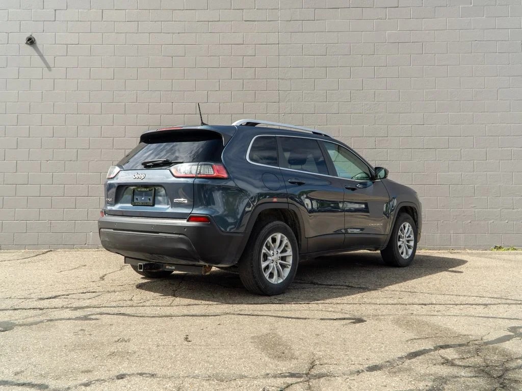Used 2019 Blue Jeep Latitude image 7