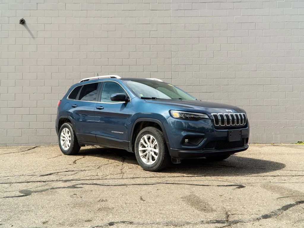 Used 2019 Blue Jeep Latitude image 9