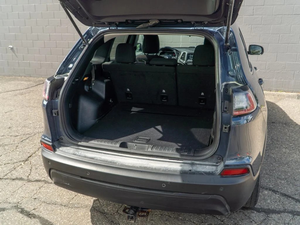 Used 2019 Blue Jeep Latitude image 14