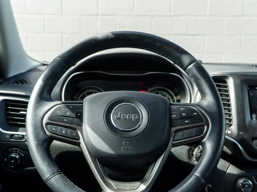Used 2019 Blue Jeep Latitude image 23