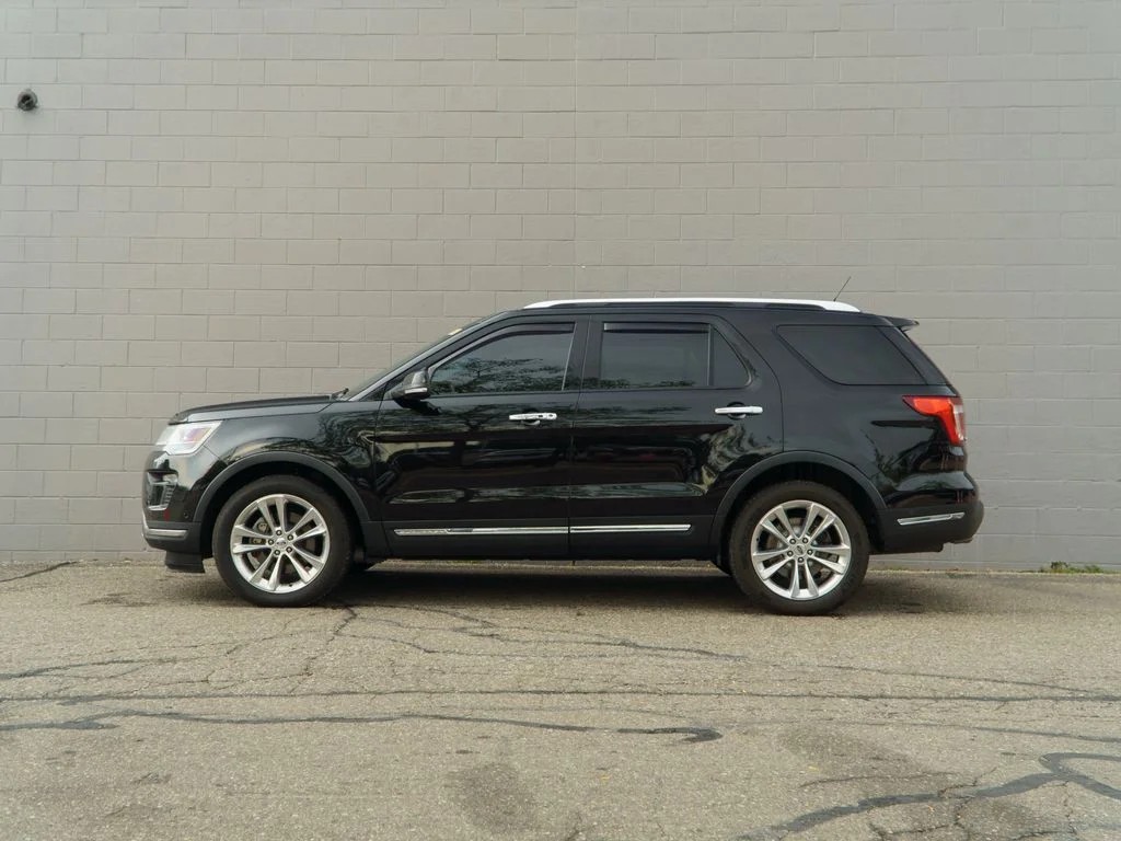 Used 2018 Shadow Black Ford Limited image 2