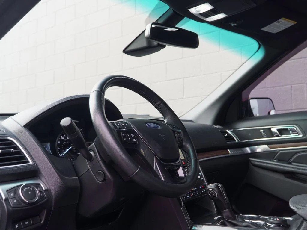 Used 2018 Shadow Black Ford Limited image 4