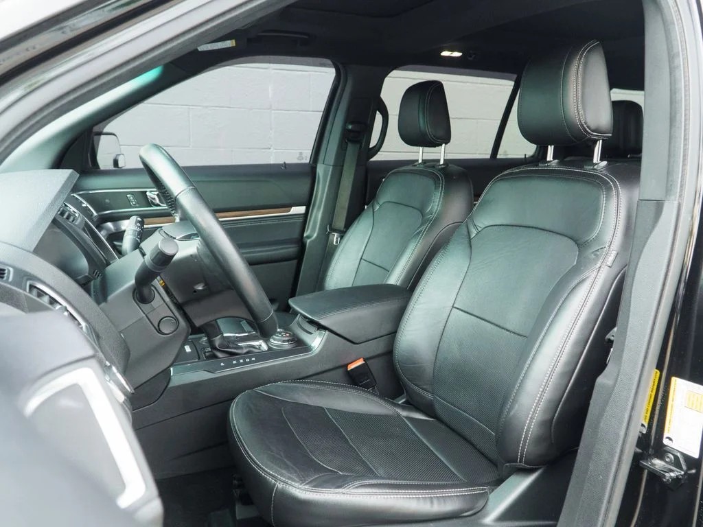 Used 2018 Shadow Black Ford Limited image 5