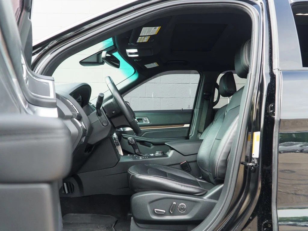 Used 2018 Shadow Black Ford Limited image 17