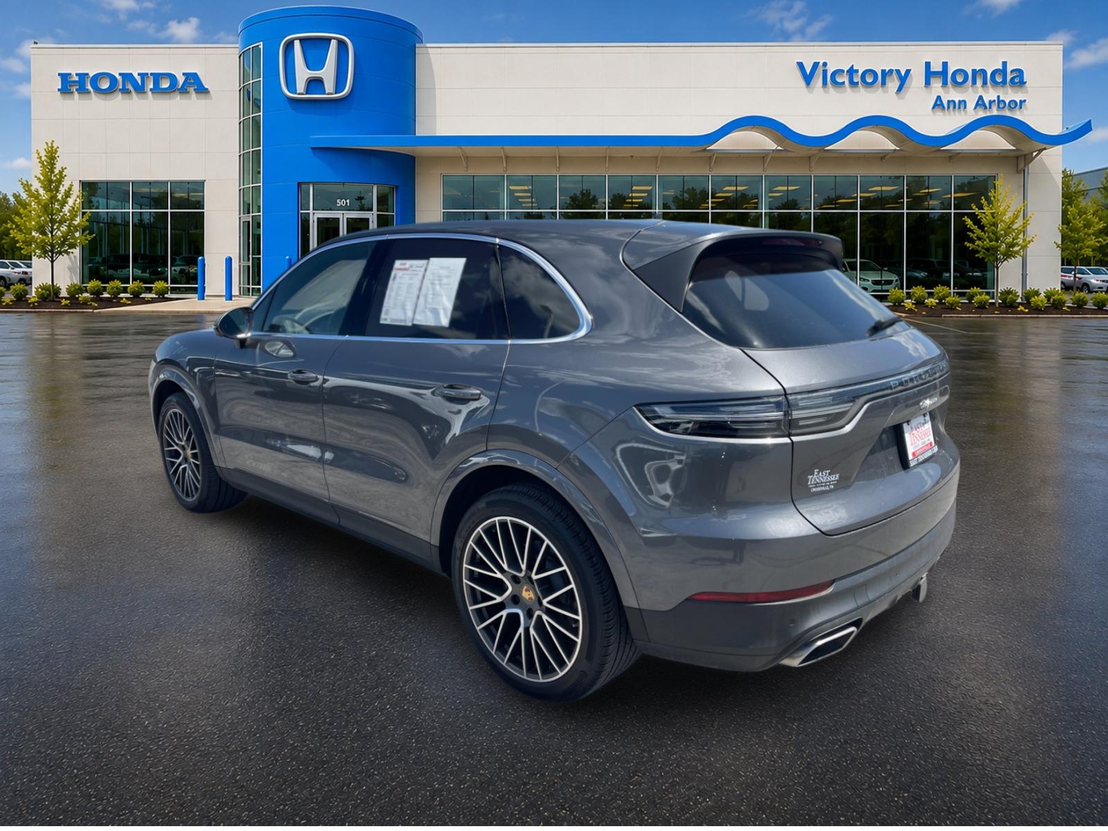 Used 2023  Porsche  image 5