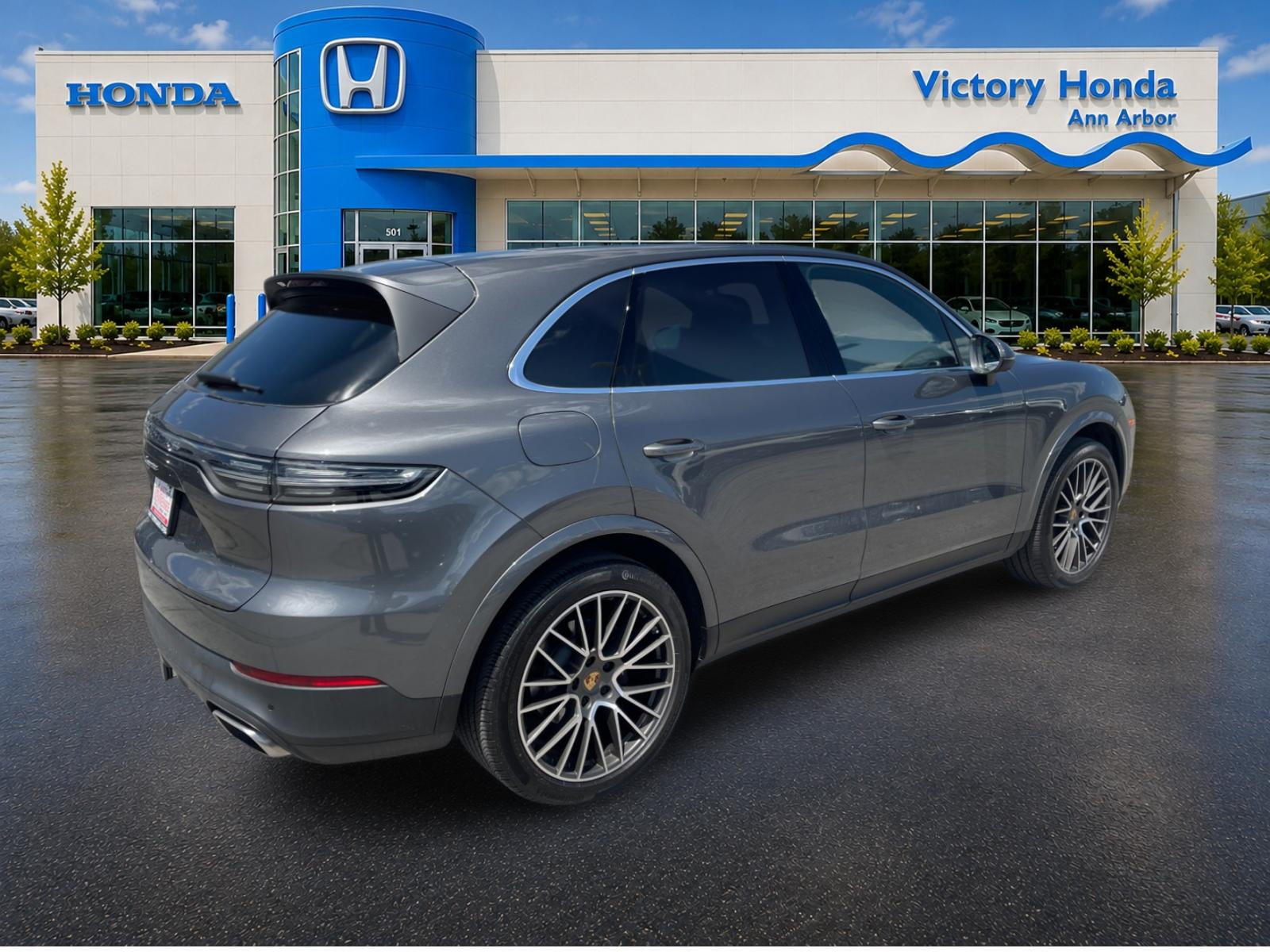 Used 2023  Porsche  image 3