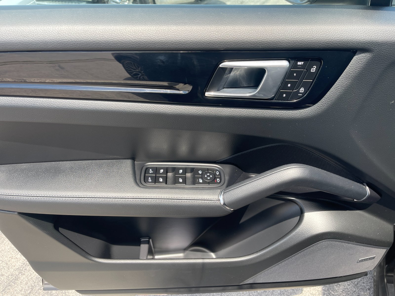 Used 2023  Porsche  image 11