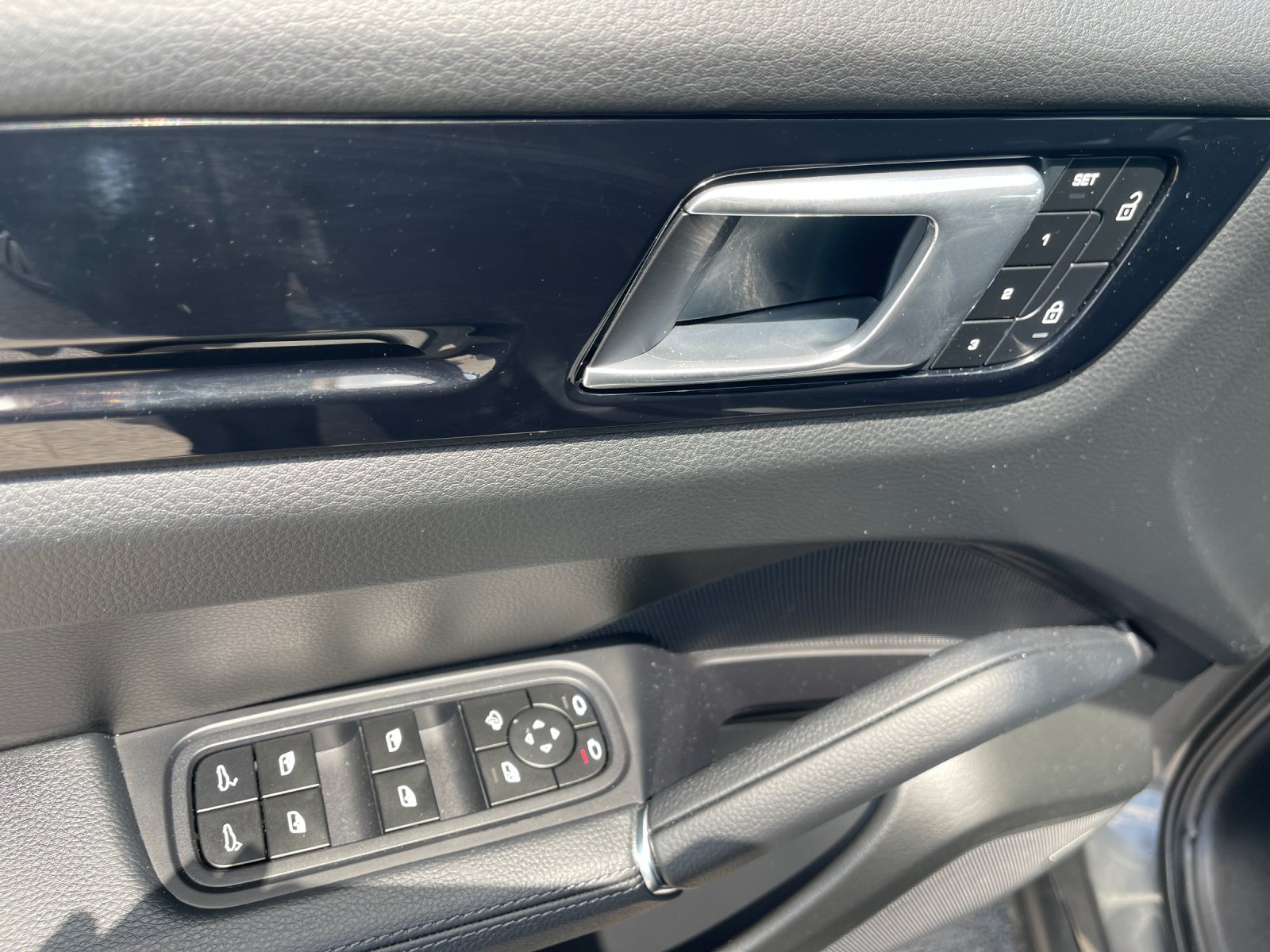 Used 2023  Porsche  image 12