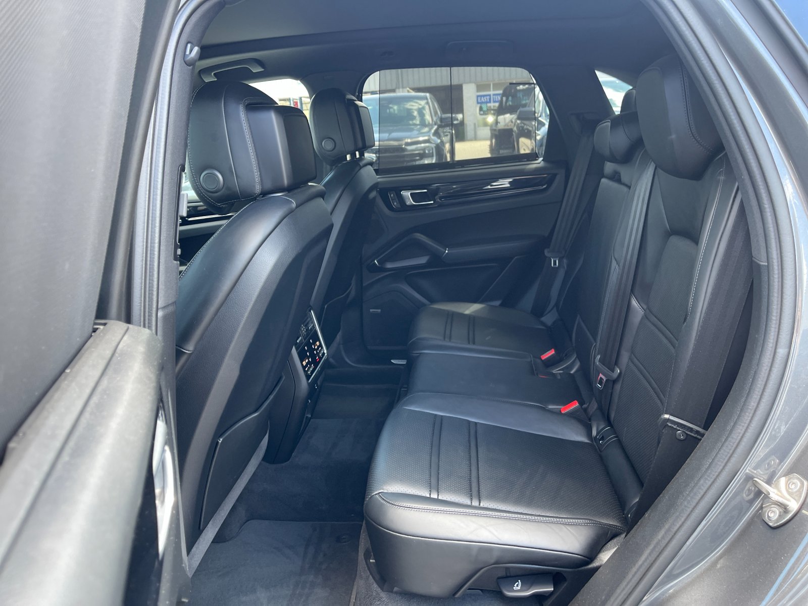 Used 2023  Porsche  image 13