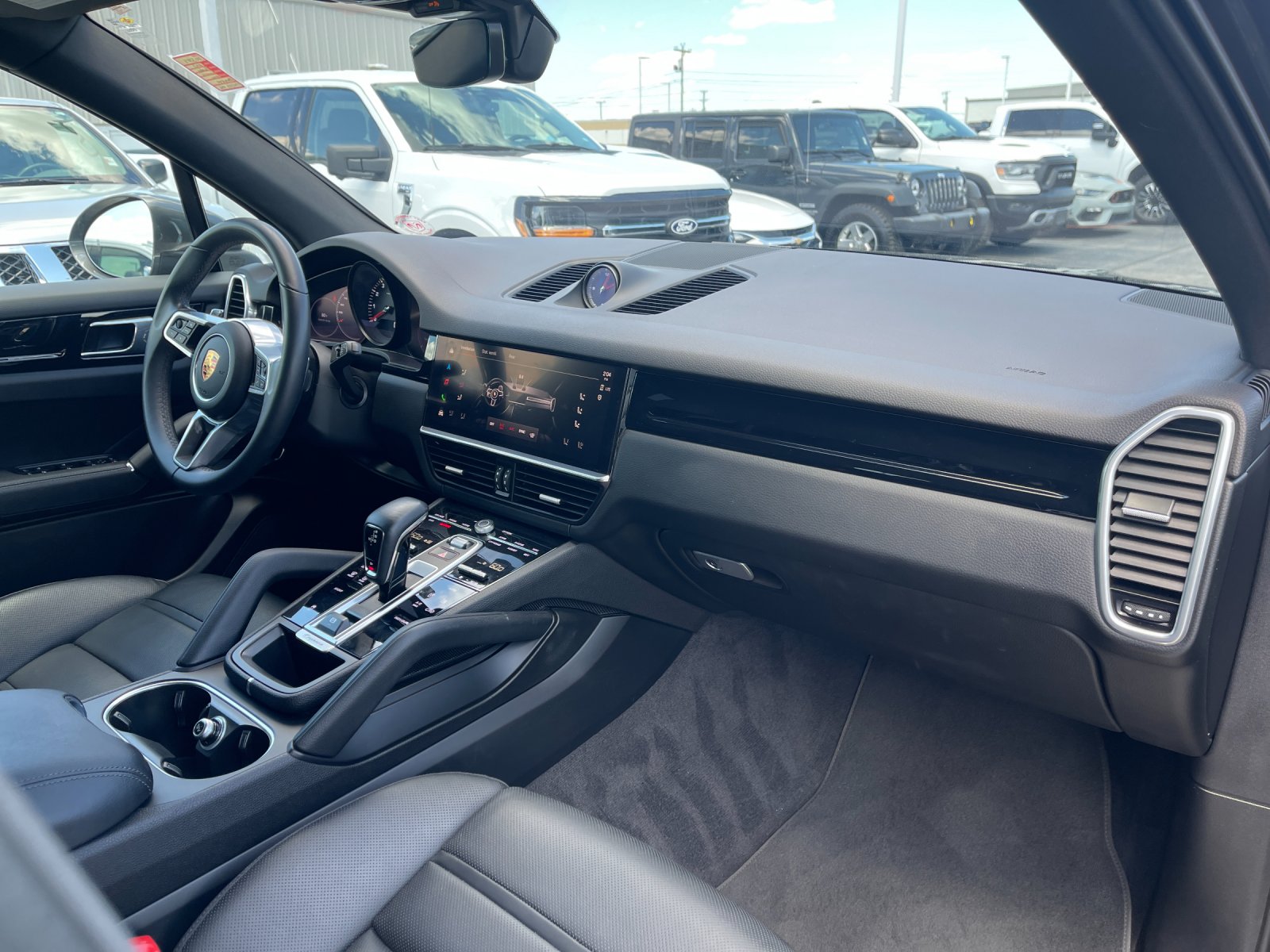 Used 2023  Porsche  image 17