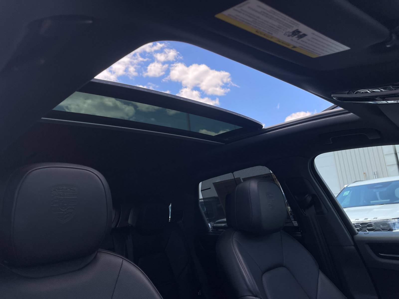 Used 2023  Porsche  image 18