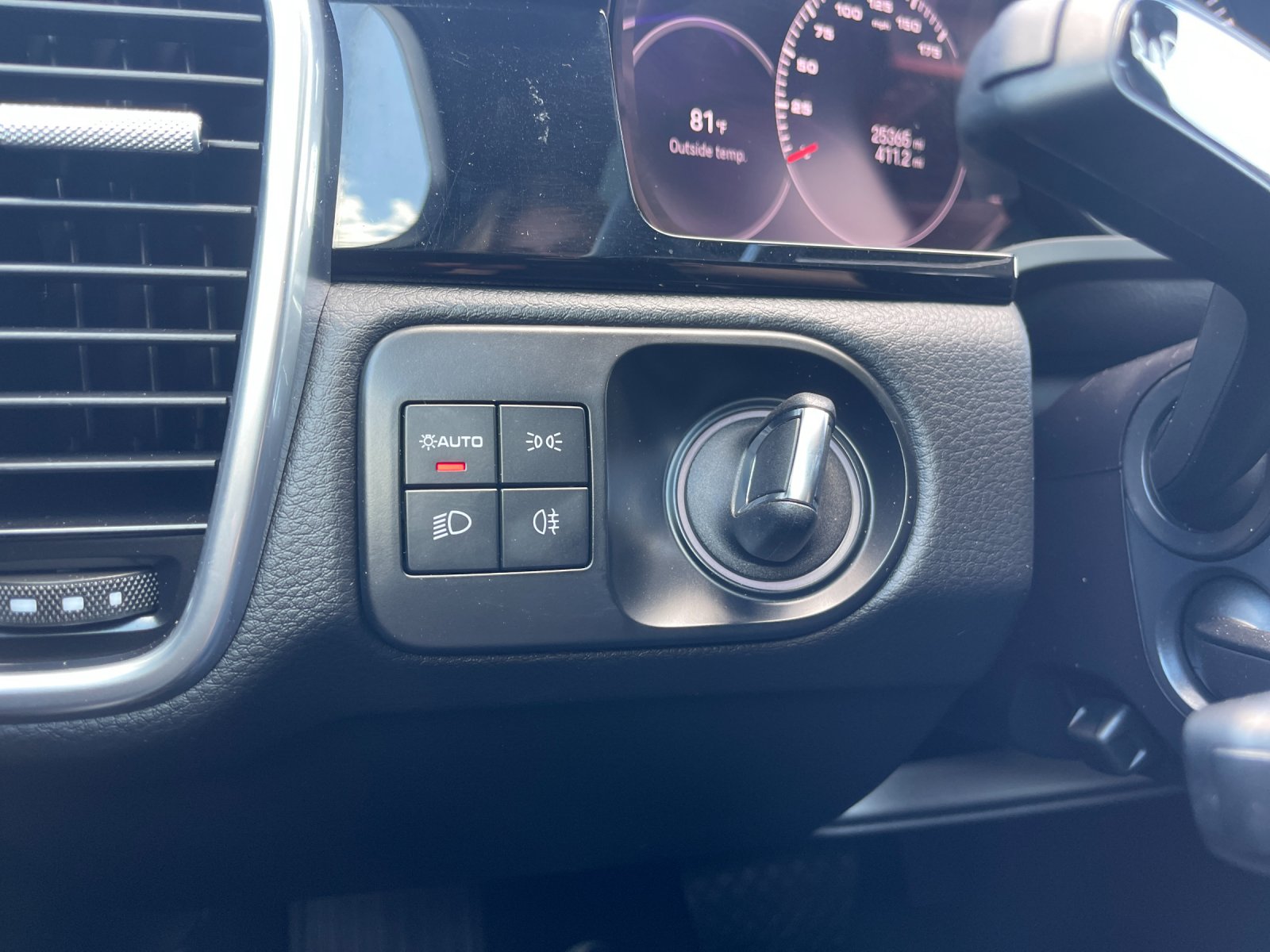 Used 2023  Porsche  image 25