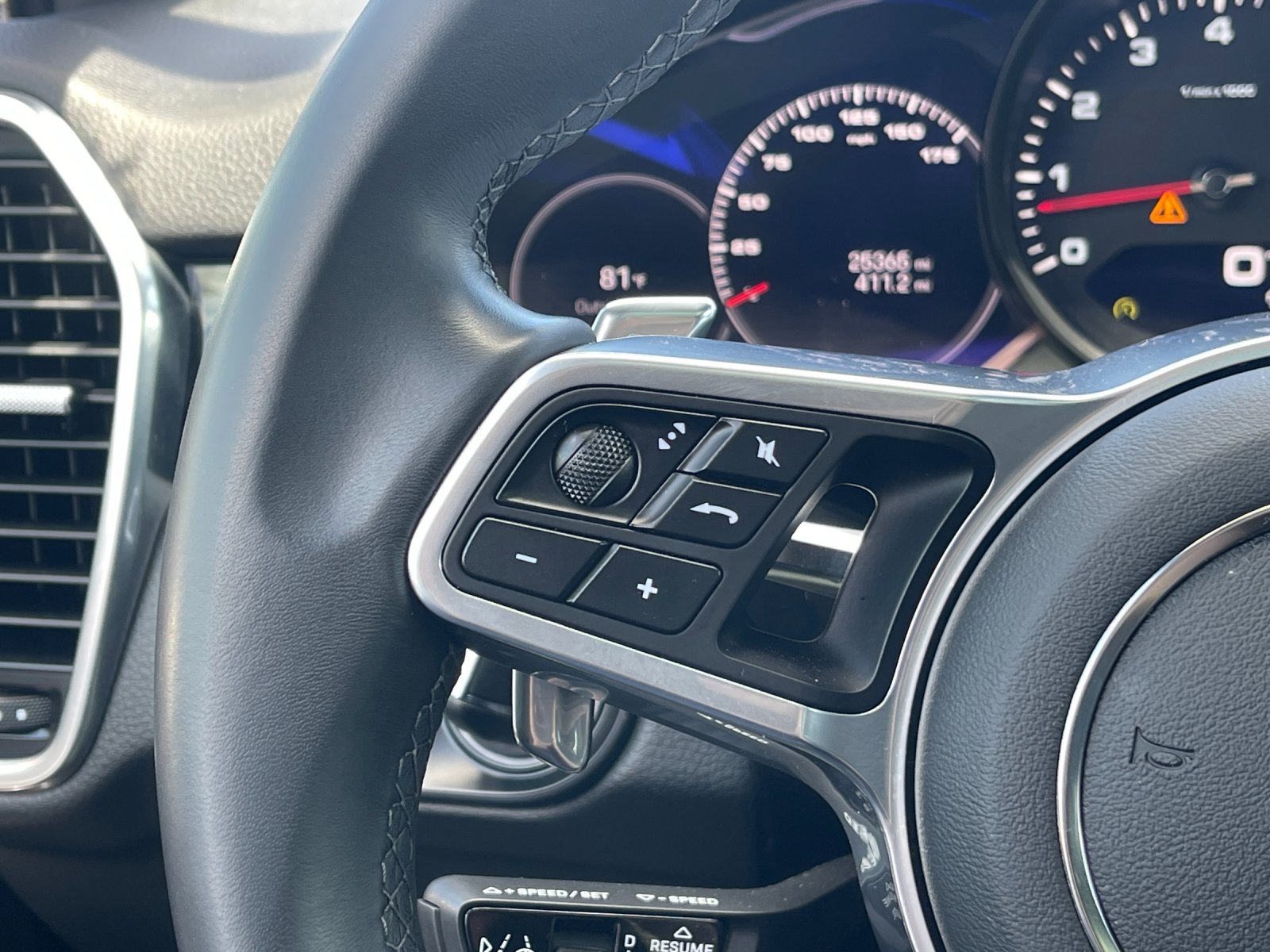 Used 2023  Porsche  image 27