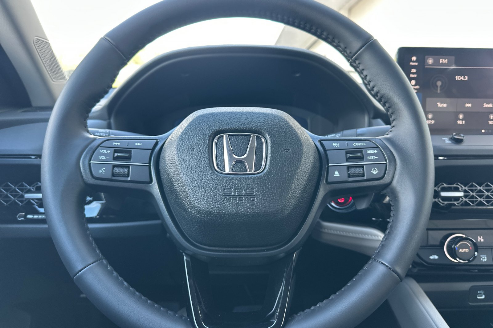 New 2026 Urban Gray Pearl Honda EX-L Hybrid image 21