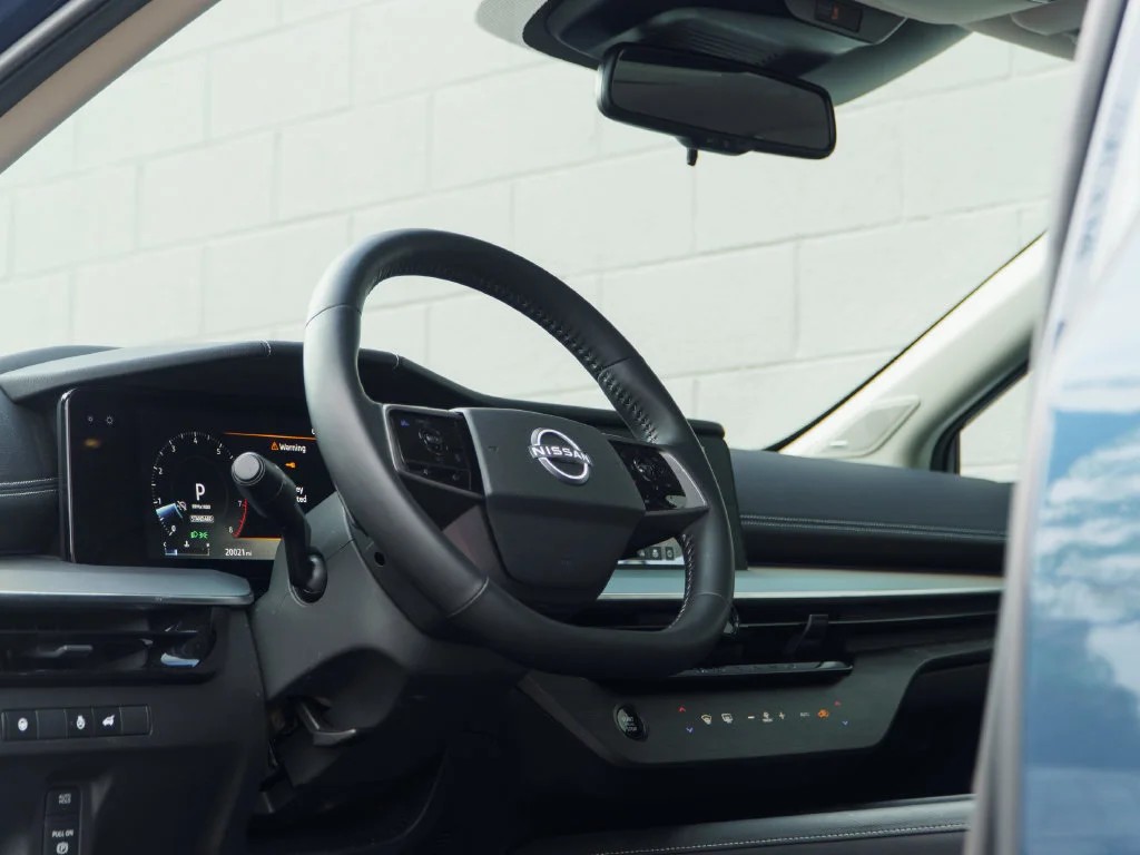 Used 2025 Pearl Metallic Nissan SL image 4