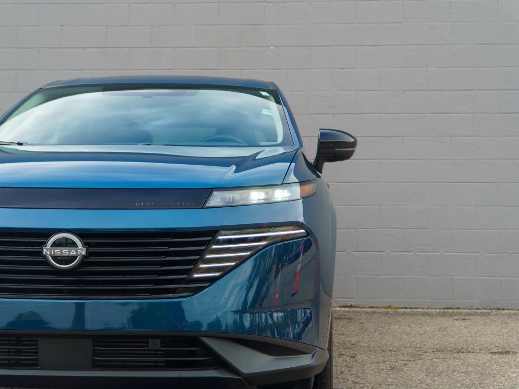 Used 2025 Pearl Metallic Nissan SL image 11