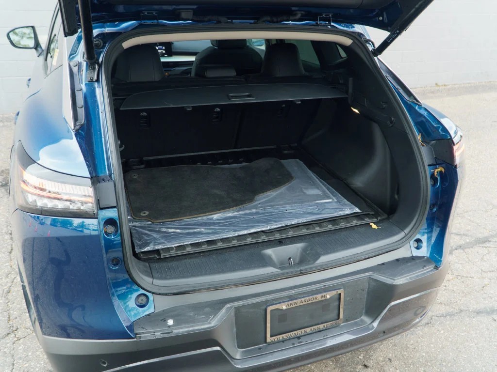 Used 2025 Pearl Metallic Nissan SL image 14