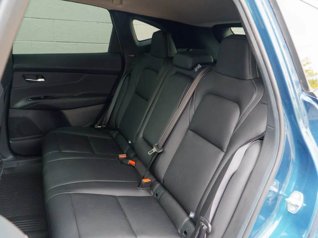 Used 2025 Pearl Metallic Nissan SL image 18