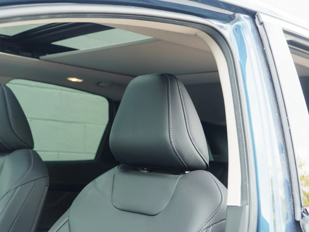 Used 2025 Pearl Metallic Nissan SL image 19