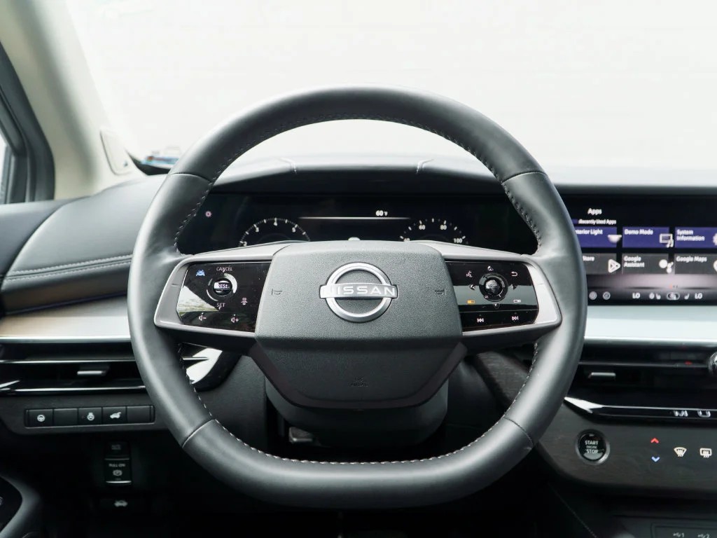Used 2025 Pearl Metallic Nissan SL image 23