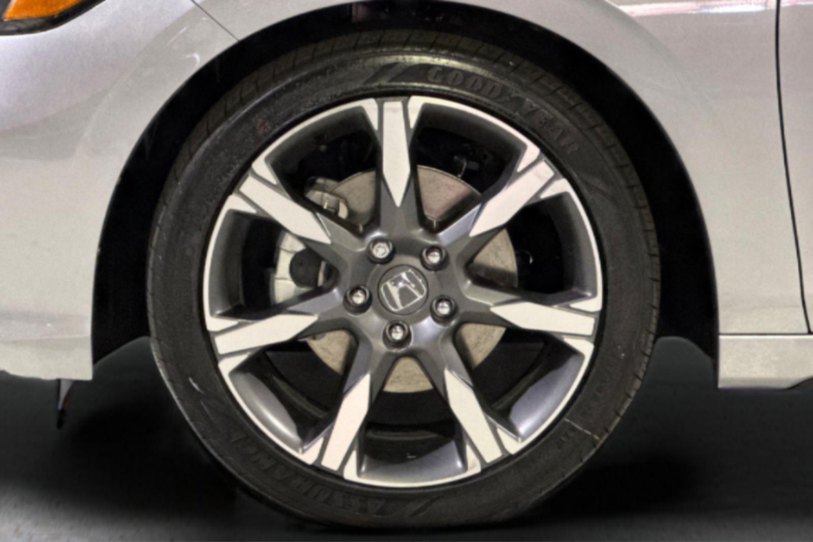New 2026 Solar Silver Metallic Honda FWD Touring Hybrid image 23