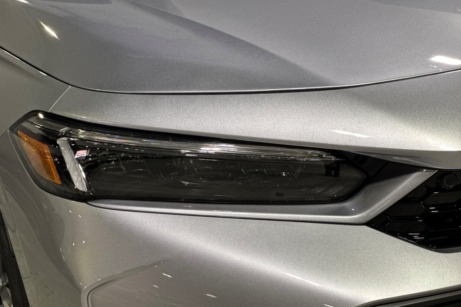 New 2026 Solar Silver Metallic Honda FWD Touring Hybrid image 25