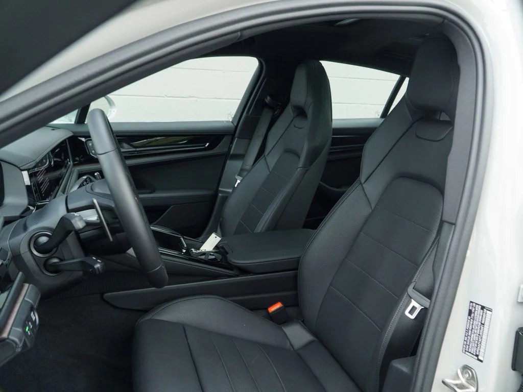 Used 2026  Porsche 4 image 5