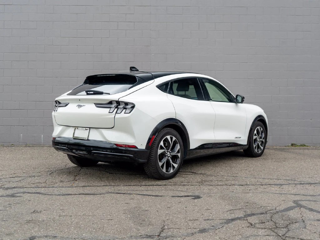Used 2021 White Metallic Ford Premium image 7