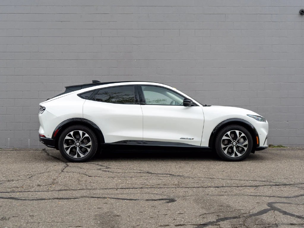 Used 2021 White Metallic Ford Premium image 8