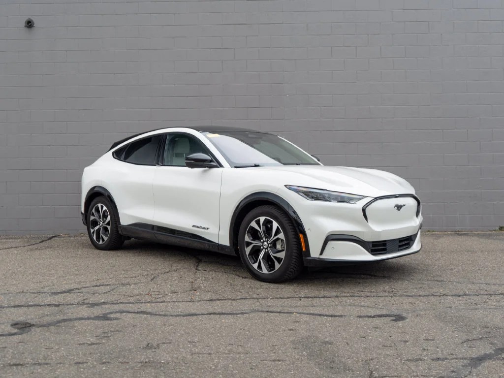 Used 2021 White Metallic Ford Premium image 9