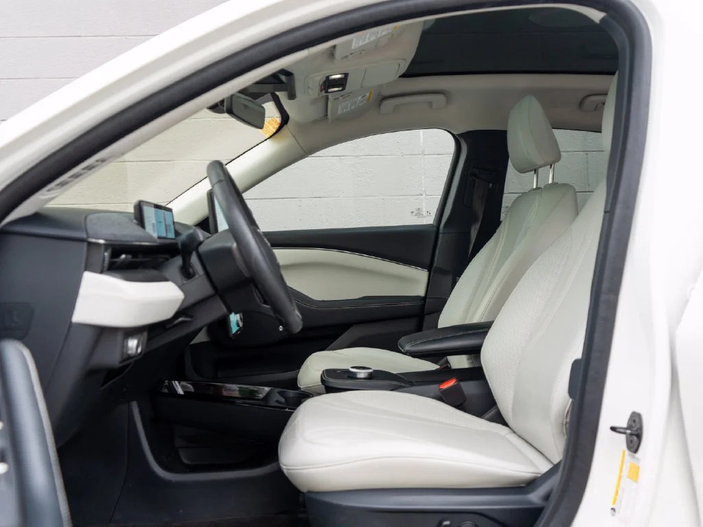 Used 2021 White Metallic Ford Premium image 17