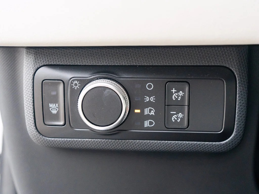 Used 2021 White Metallic Ford Premium image 31