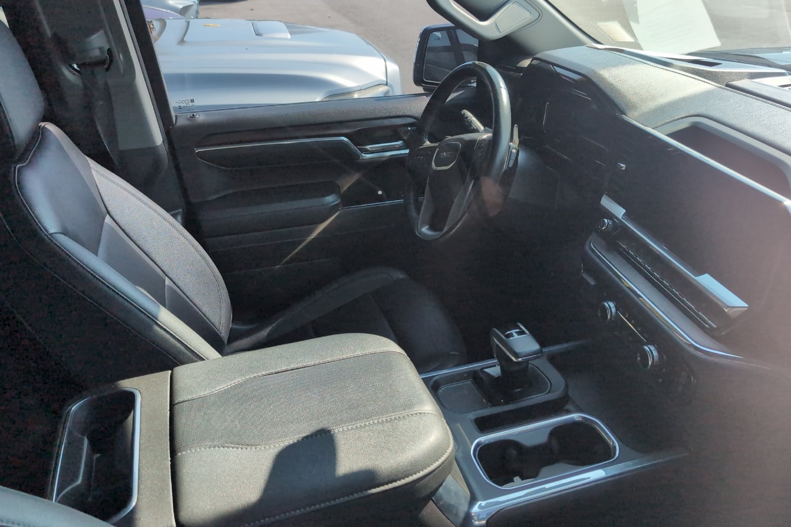 Used 2024 Black GMC SLT image 4
