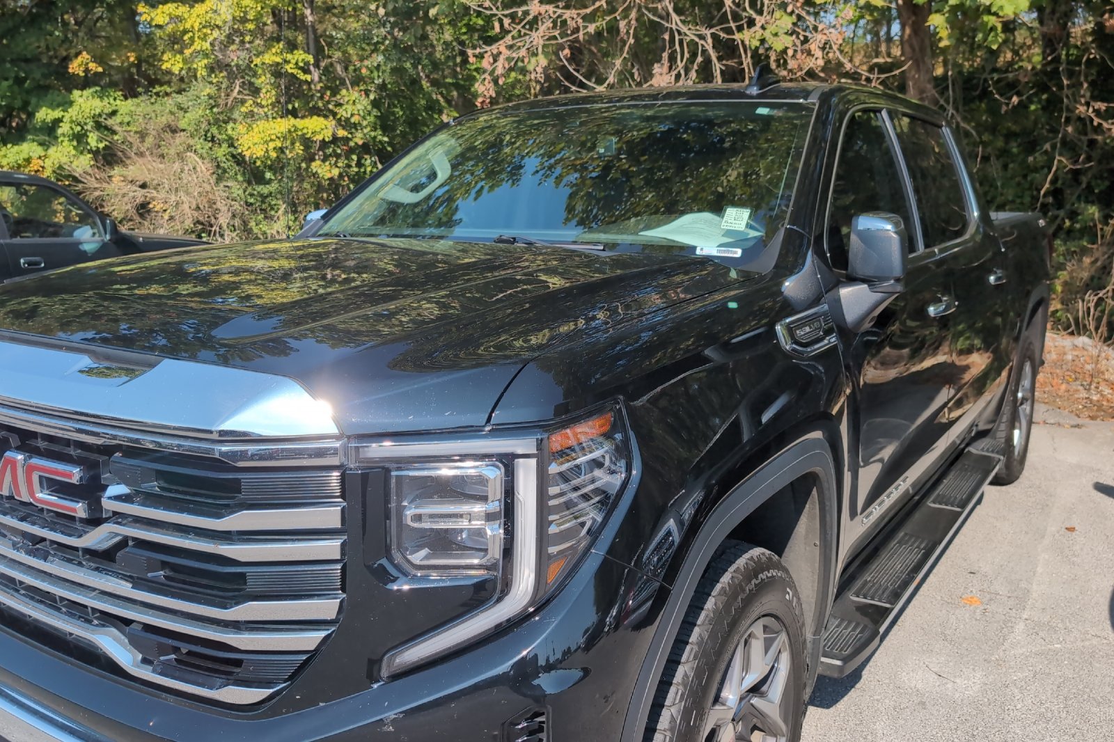 Used 2024 Black GMC SLT image 8