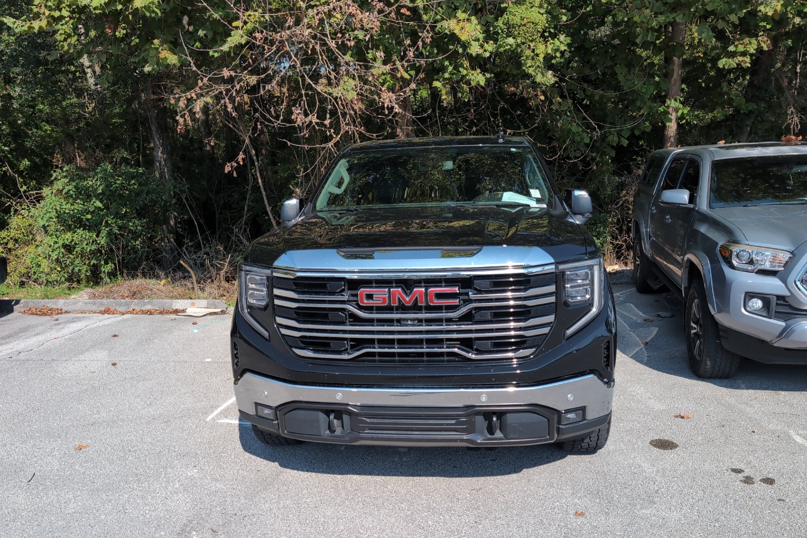 Used 2024 Black GMC SLT image 9