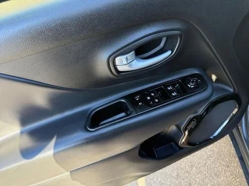 2023 Jeep Renegade Altitude - Photo 7