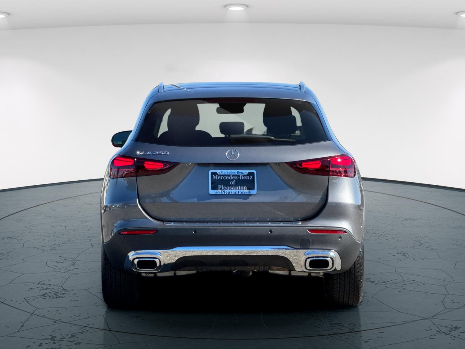 Used 2026 Mountain Grey Metallic Mercedes-Benz GLA 250 4D Sport Utility image 5
