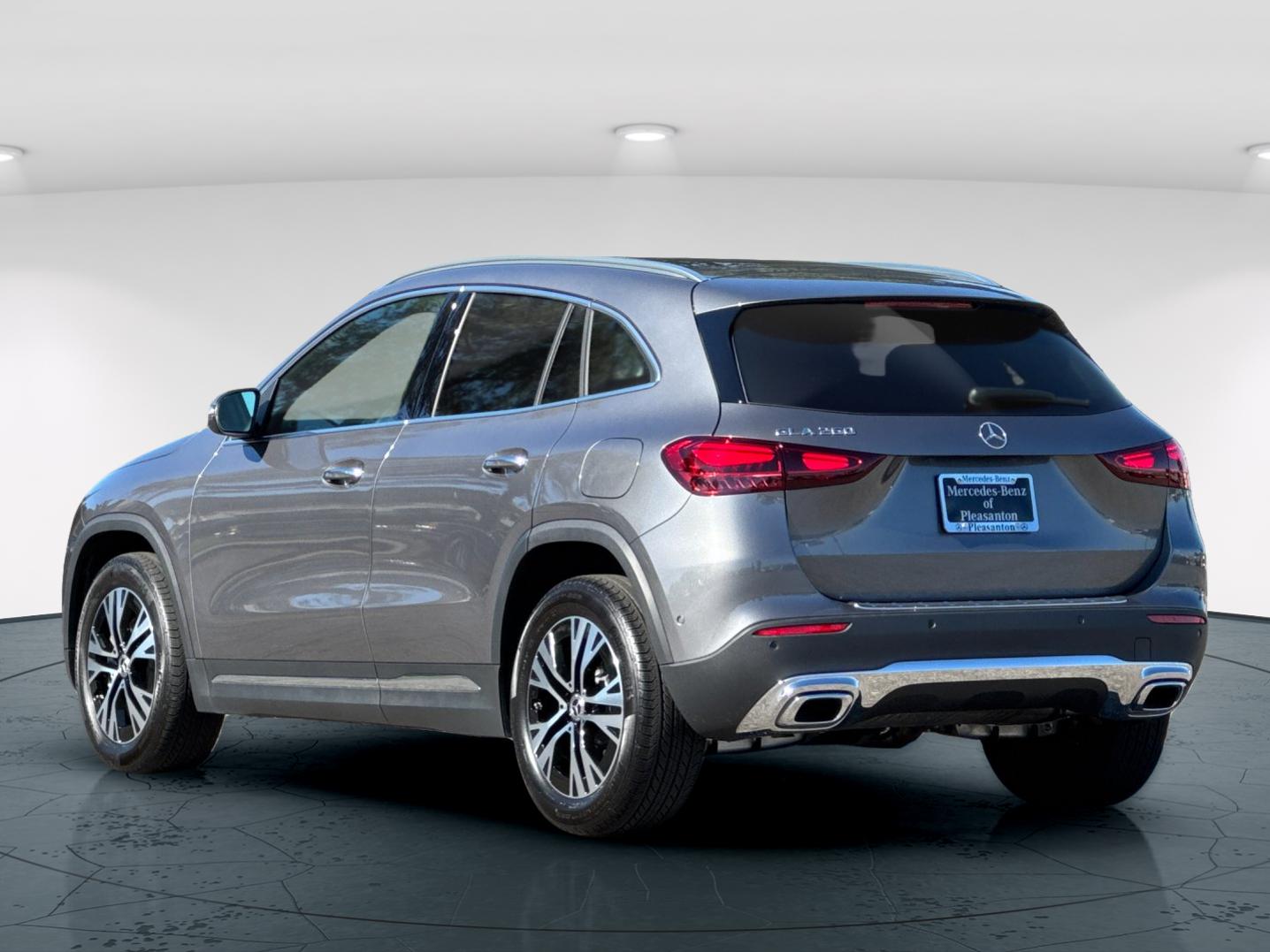 Used 2026 Mountain Grey Metallic Mercedes-Benz GLA 250 4D Sport Utility image 4