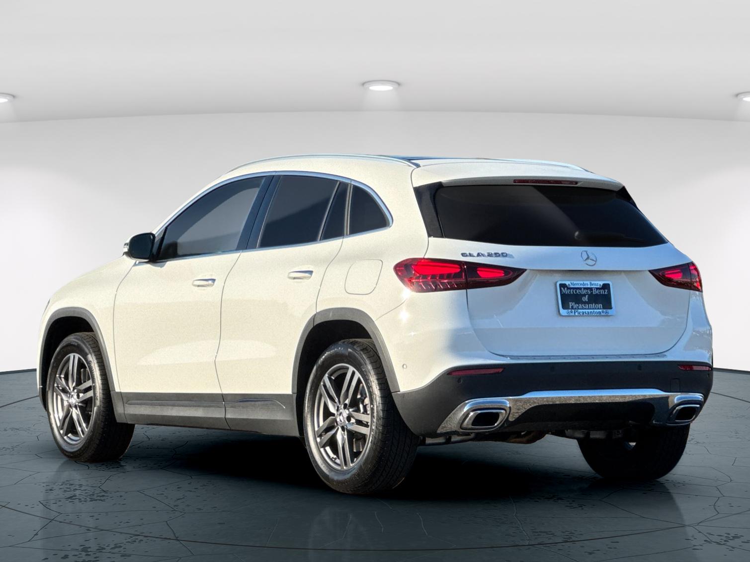 Used 2026 Polar White Mercedes-Benz GLA 250 4D Sport Utility image 4