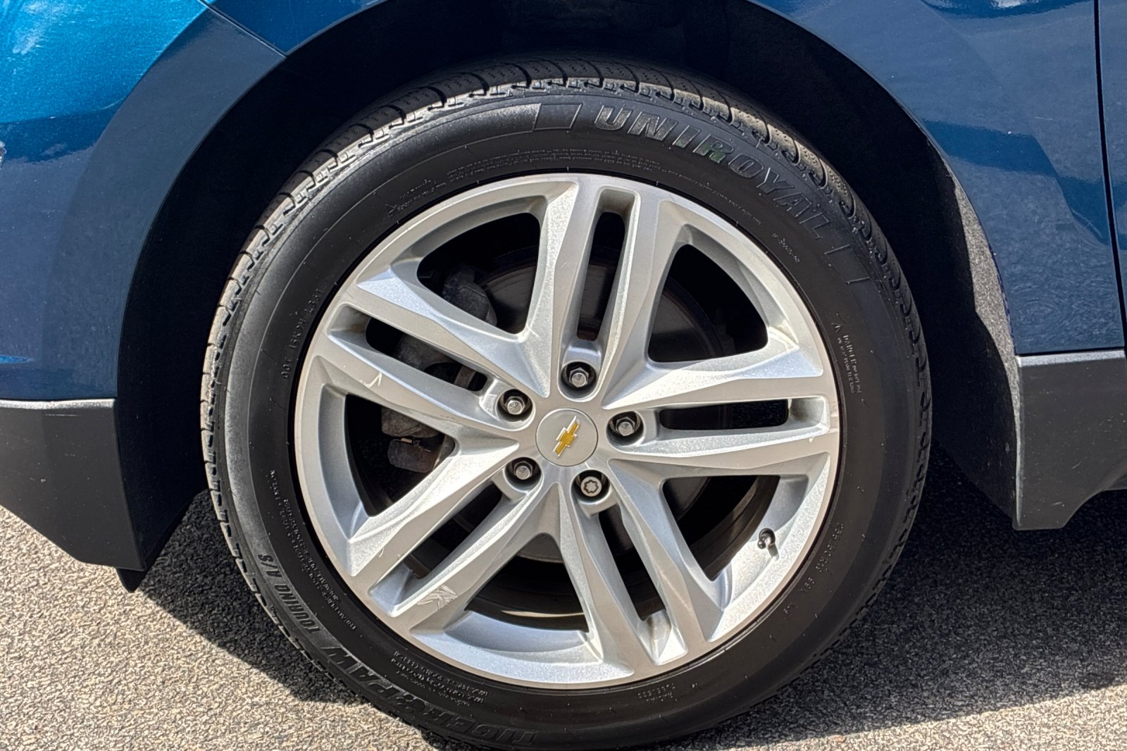Used 2020 Pacific Blue Metallic Chevrolet Premier image 27