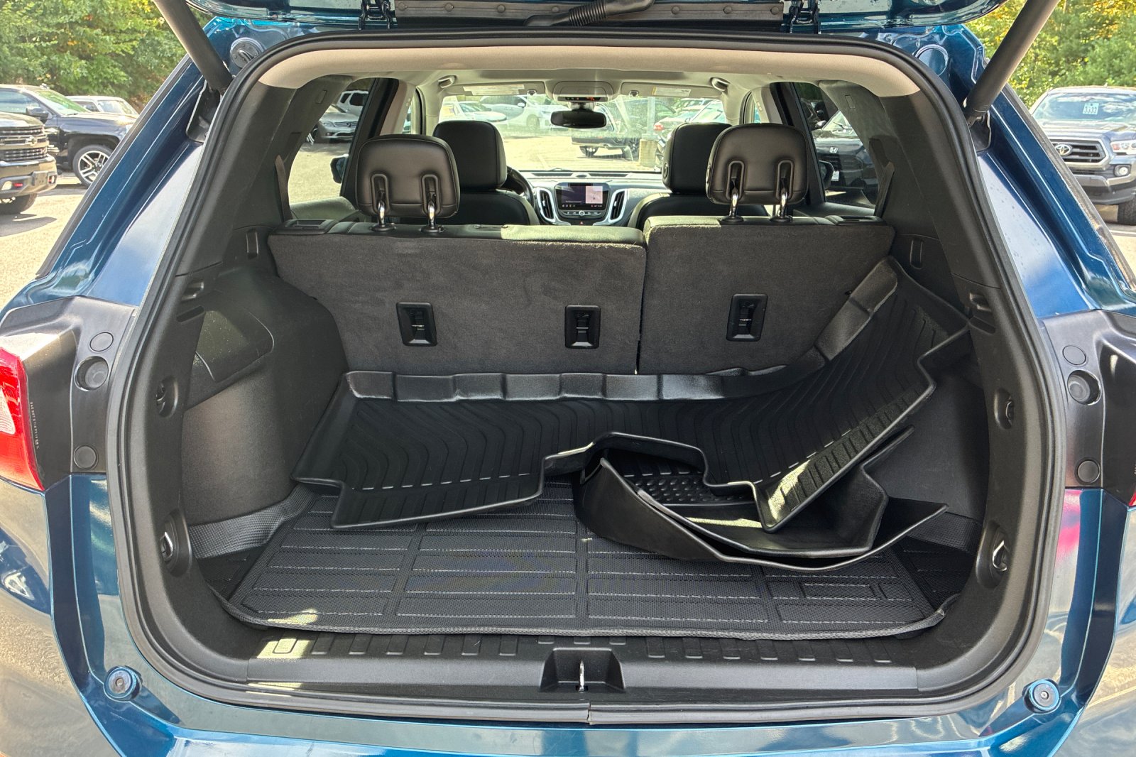 Used 2020 Pacific Blue Metallic Chevrolet Premier image 16