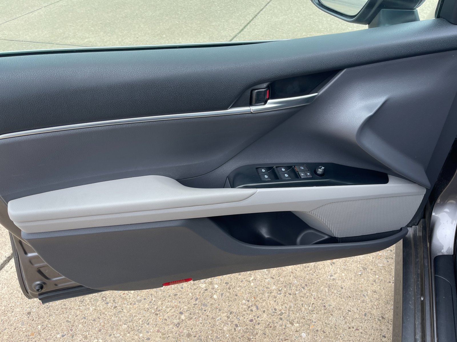 Used 2020 Gray Toyota LE image 11
