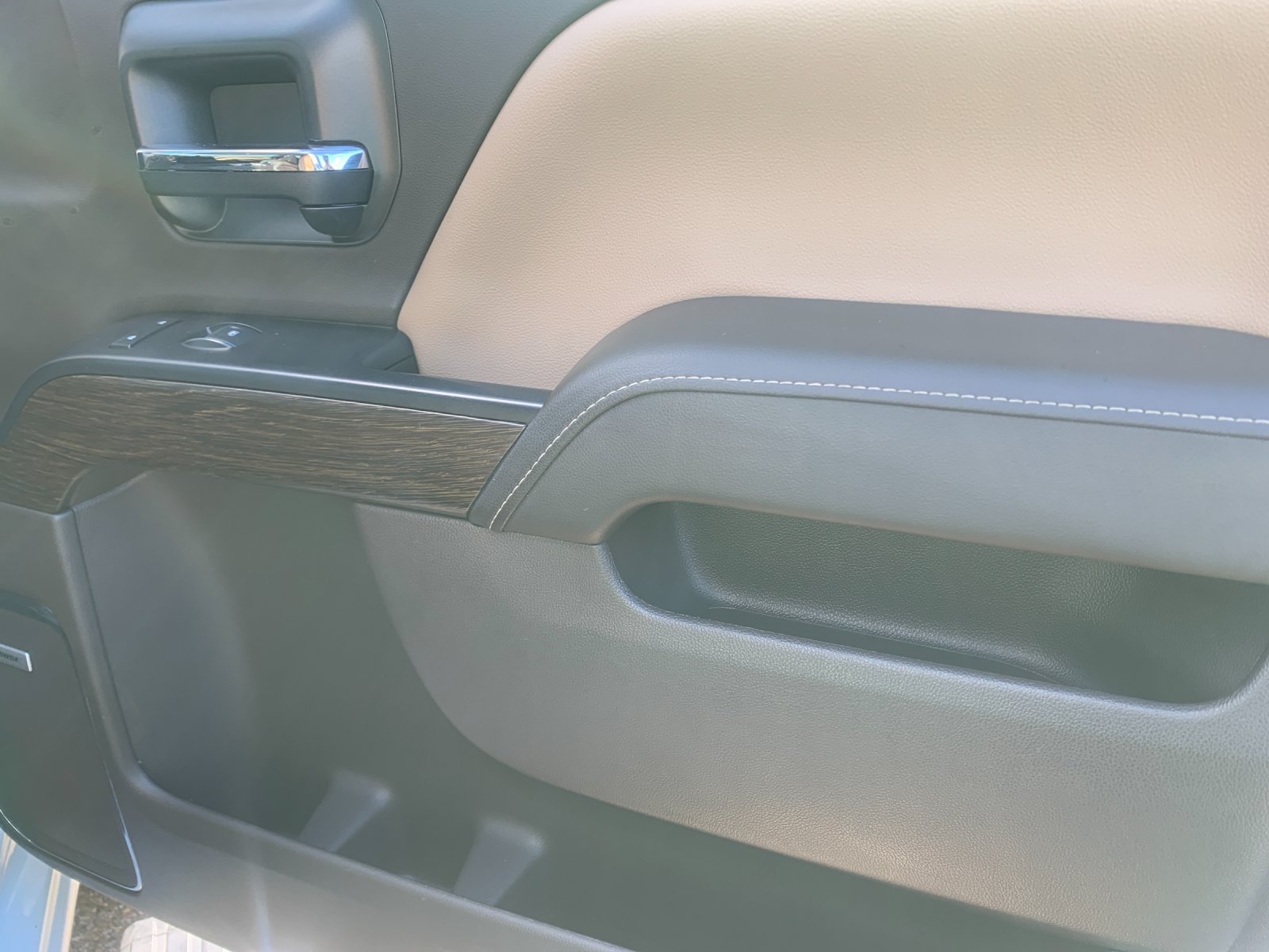 Used 2018 White GMC Denali image 20
