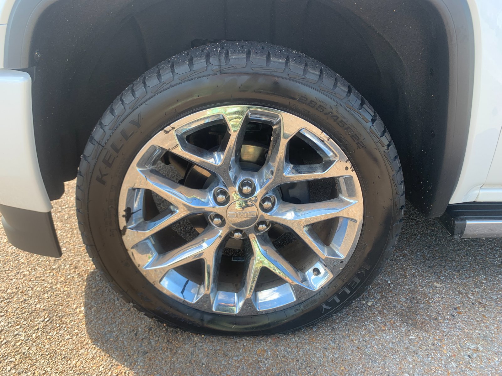 Used 2018 White GMC Denali image 33