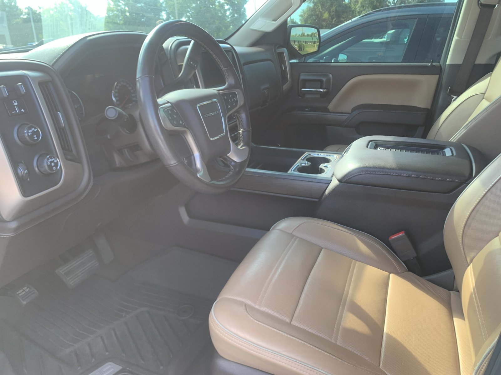 Used 2018 White GMC Denali image 12