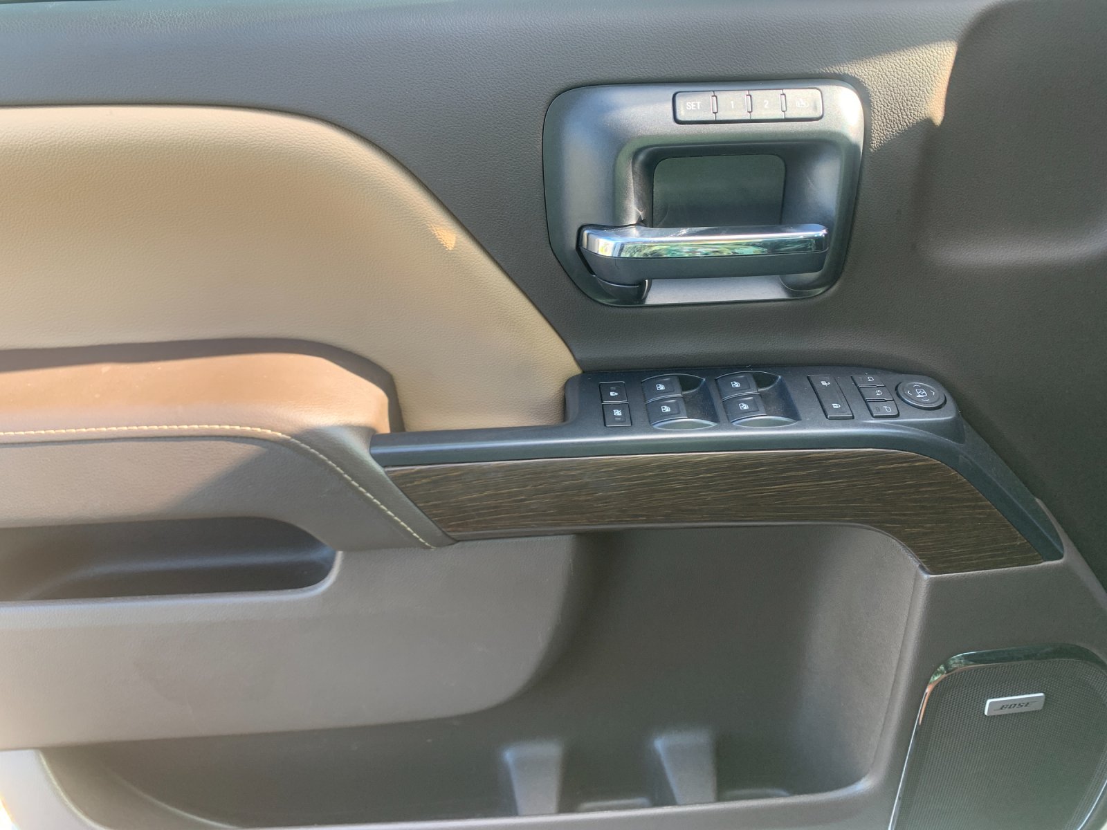 Used 2018 White GMC Denali image 13