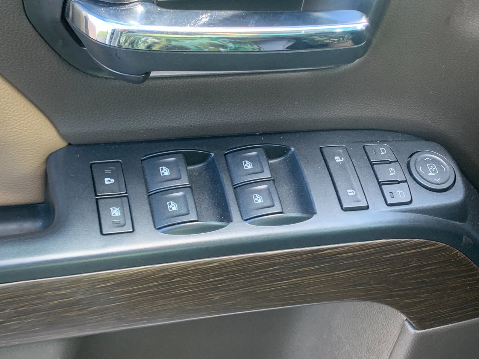 Used 2018 White GMC Denali image 14