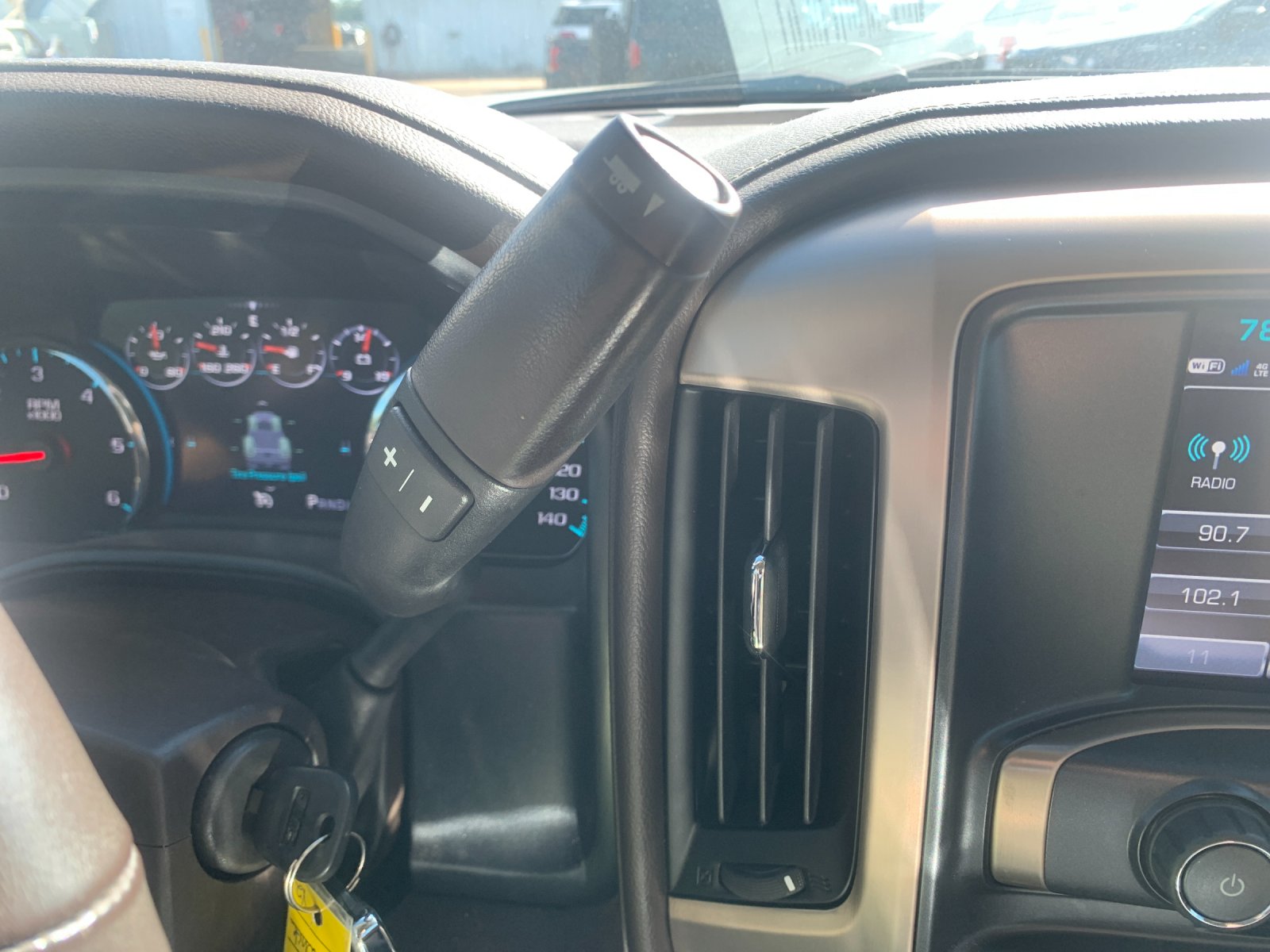 Used 2018 White GMC Denali image 25