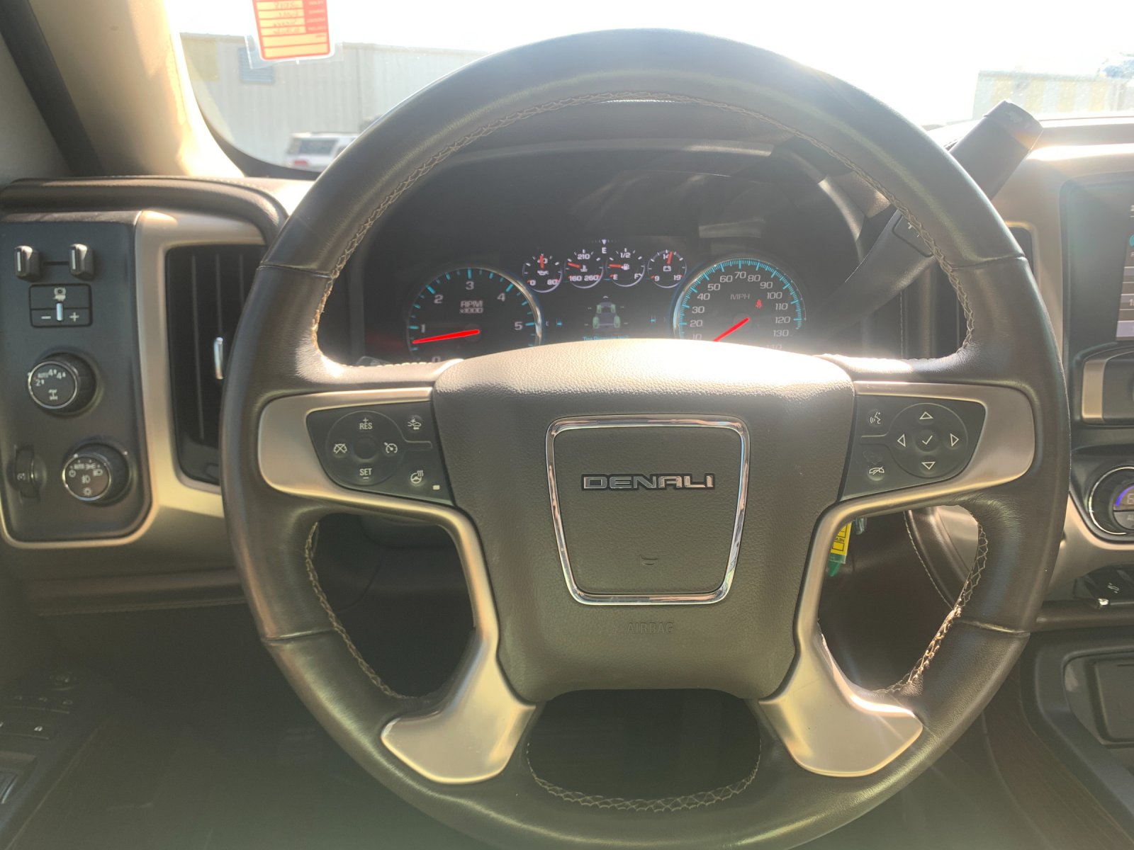 Used 2018 White GMC Denali image 27