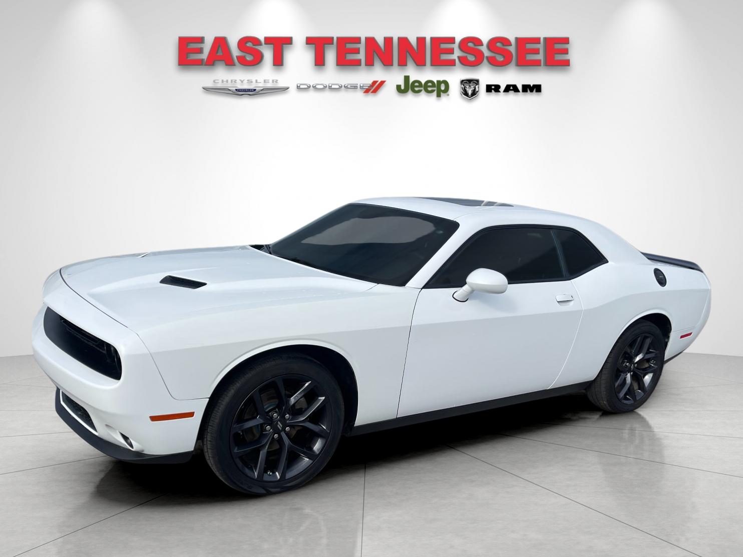 Used 2023 White Dodge SXT image 7